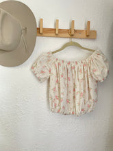 Load image into Gallery viewer, Signature Collection- Puff sleeve top