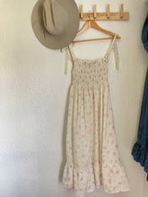 Load image into Gallery viewer, Vintage floral cropped top