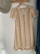 Load image into Gallery viewer, Vintage floral dress