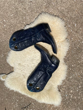 Load image into Gallery viewer, Vintage crochet top