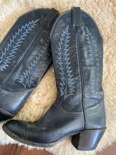 Load image into Gallery viewer, Vintage Tony Lama cowboy boots-7.5