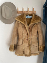 Load image into Gallery viewer, Vintage suede lamb coat