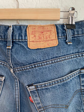Load image into Gallery viewer, Vintage 517 Levis size 30x26