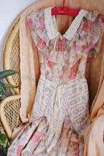 Load image into Gallery viewer, Vintage floral & lace dress