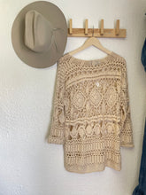Load image into Gallery viewer, Vintage crochet top
