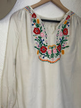Load image into Gallery viewer, Vintage floral peasant long sleeve top