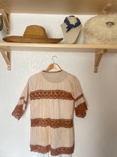 Load image into Gallery viewer, Over dye lace top
