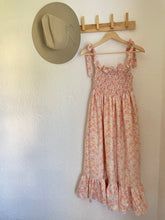 Load image into Gallery viewer, Signature Collection-tie strap groovy floral