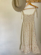 Load image into Gallery viewer, Vintage floral cropped top