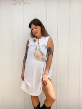 Load image into Gallery viewer, Vintage white sear sucker dress