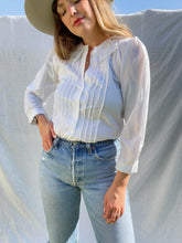 Load image into Gallery viewer, Vintage eyelet collar top