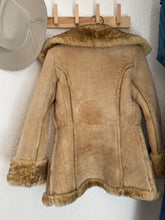 Load image into Gallery viewer, Vintage suede lamb coat