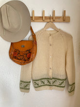 Load image into Gallery viewer, Vintage floral tooled purse