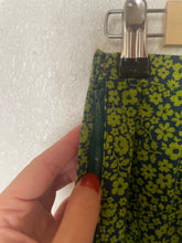 Load image into Gallery viewer, Vintage green daisy skirt