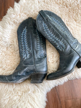 Load image into Gallery viewer, Vintage Tony Lama cowboy boots-7.5