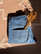 Load image into Gallery viewer, Vintage 517 Levis size 30x26