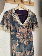 Load image into Gallery viewer, Vintage 70s floral dress