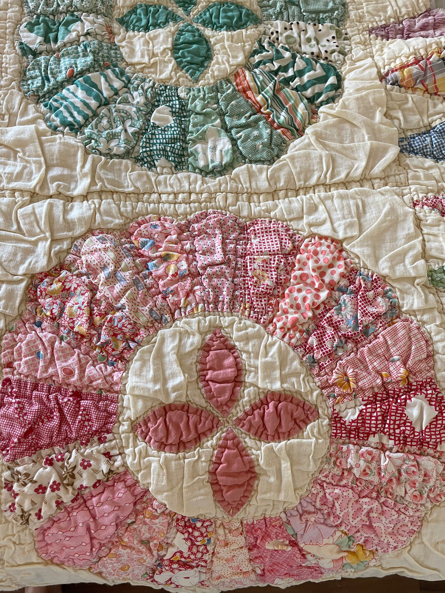 Vintage Dresden plate quilt