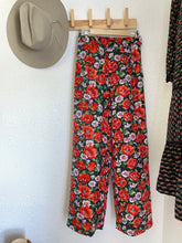 Load image into Gallery viewer, Vintage silk floral pants