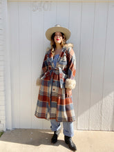 Load image into Gallery viewer, Vintage plaid coat