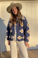 Load image into Gallery viewer, Vintage daisy cardigan