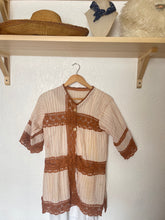 Load image into Gallery viewer, Over dye lace top