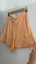 Load image into Gallery viewer, 1930s silk tap shorts
