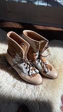 Load image into Gallery viewer, Vintage cowhide roper boots size 6
