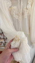 Load image into Gallery viewer, Vintage puff sleeve blouse
