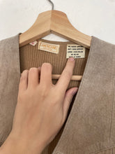 Load image into Gallery viewer, Vintage suede fringe vest
