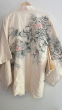 Load image into Gallery viewer, Vintage silk Haori kimono
