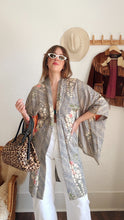 Load image into Gallery viewer, Vintage Silk Haori

