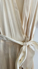 Load image into Gallery viewer, Vintage 1930s dressing gown
