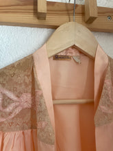 Load image into Gallery viewer, Vintage 1930s/40s bed jacket
