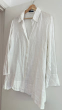 Load image into Gallery viewer, Vintage French linen button down dress
