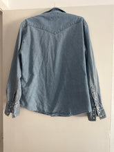 Load image into Gallery viewer, Vintage wrangler denim pearl snap
