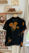 Load image into Gallery viewer, Vintage floral button down
