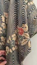 Load image into Gallery viewer, Vintage Silk Haori
