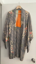 Load image into Gallery viewer, Vintage Silk Haori
