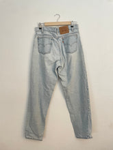 Load image into Gallery viewer, Vintage 550 Levis
