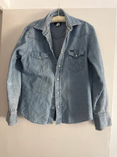Load image into Gallery viewer, Vintage wrangler denim pearl snap
