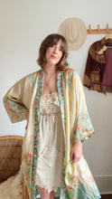 Load image into Gallery viewer, Antique silk lace step in
