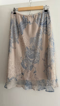 Load image into Gallery viewer, Vintage silk skirt
