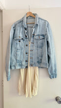 Load image into Gallery viewer, Vintage 90s denim jacket

