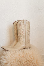 Load image into Gallery viewer, Vintage Nocona cowgirl boots
