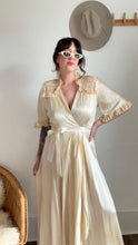 Load image into Gallery viewer, Vintage 1930s dressing gown
