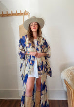 Load image into Gallery viewer, Vintage kimono
