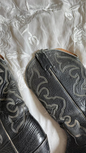 Vintage black cowboy boots- women’s 8 D