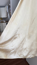 Load image into Gallery viewer, Vintage 1930s dressing gown
