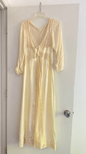 Load image into Gallery viewer, 1930s dressing gown
